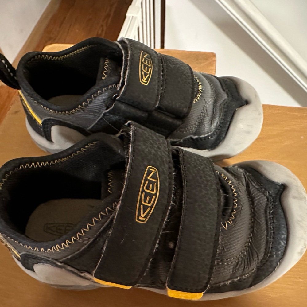 Keen Kids Water Shoes in Black and Yellow